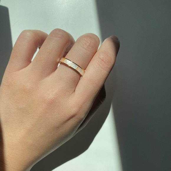 🌟Gold Plated mother of Pearl Band Ring - Picture 8 of 9